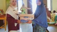 Lajnah Imaillah Pagentan Banjarnegara Sumbang Makanan Ringan untuk  Posyandu