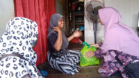 Santuni Lansia hingga Yatim, Lajnah Imaillah Tanggul Harapan Kalteng Salurkan Sembako