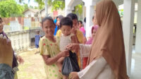 Isi Ramadhan dengan Sedekah, Lajnah Imaillah Bengkulu Bagikan Sembako ke Warga