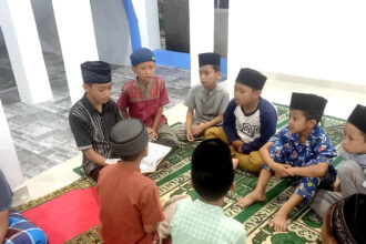 Program ramadhan anak-anak Ahmadi Manislor.