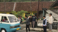 Semangat Berbagi, Penghuni Asrama SMA Plus Al-Wahid Bagikan Takjil Gratis