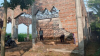 Jemaat Ahmadiyah Gemuh Kendal Wikari Amal di Lingkungan Masjid yang Sudah Jadi Puing