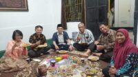 Momen Ahmadiyah Terima Kunjungan GKJW dan Gusdurian Gresik Saat Lebaran
