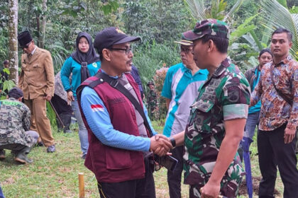 Warga Ahmadiyah Banyumas ikut tananm bibit pohon