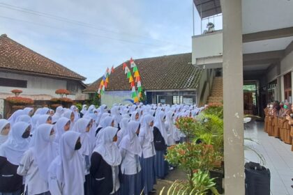 Siswa SMA Plus Al Wahid