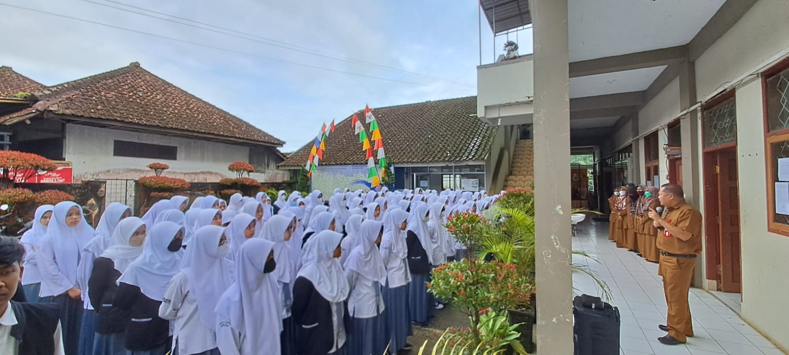 Siswa SMA Plus Al Wahid