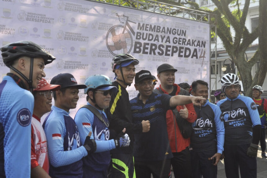 Komunitas sepeda Ahmadi alias KoPeAh rayakan World Bicycle Day,