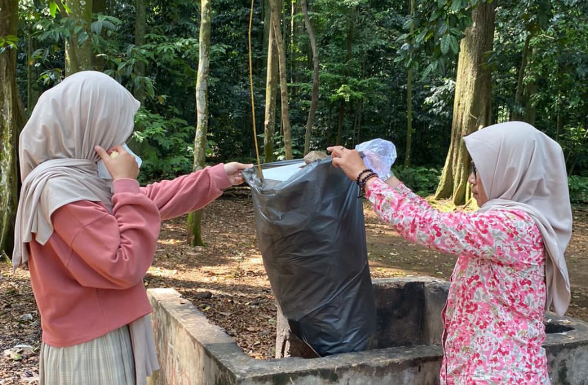 Clean The Situ Gede wisata Tarbiyat Lajnah Imaillah Cibereum Bogor