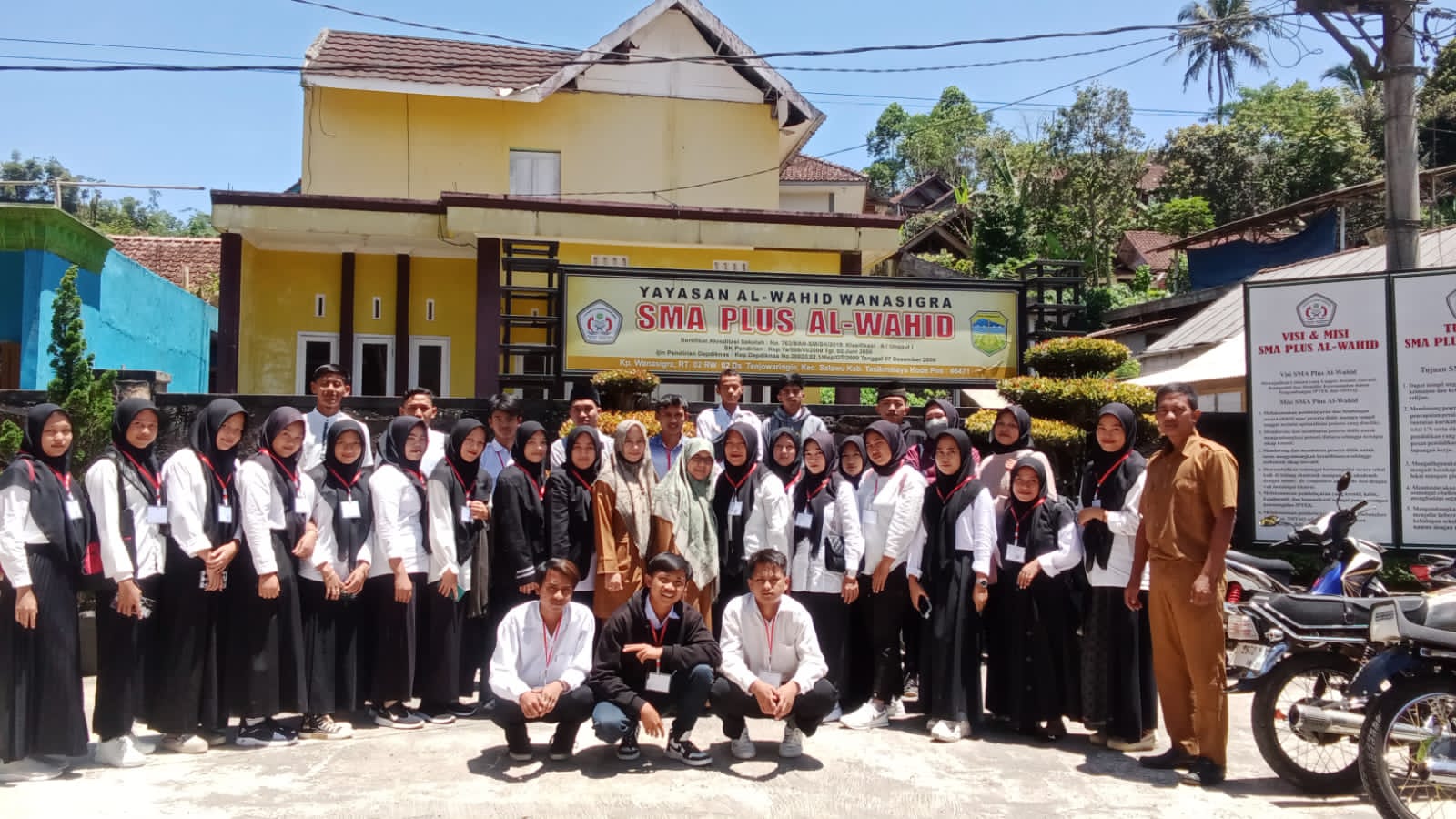 Lulusan SMA Terbuka Al Wahid