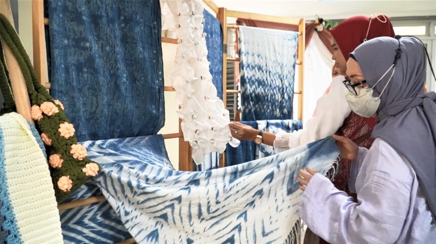 Pameran kerajinan tangan Lajnah DKI Jakarta