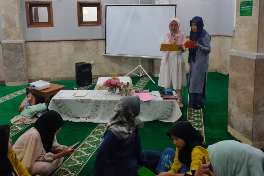 Lajnah Imaillah Bandung Kulon diskusi dalam hari literasi.