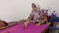 Bangga! Anggota Lajnah Imaillah Padang Raih Juara Dua Membuat Baju Adat Minangkabau
