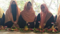 Rayakan Tasyakur Seabad Lajnah Imaillah, LI Sukabumi Hias Nasi Tumpeng