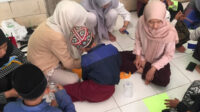 Bakti Sosial, Mahasiswi Ahmadiyah Semarang Ajak Anak-Anak Panti Berkreasi