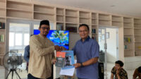 Terima Kunjungan Mahasiswa Sanata Darma, Jemaat Ahmadiyah Yogyakarta Hadiahkan Buku
