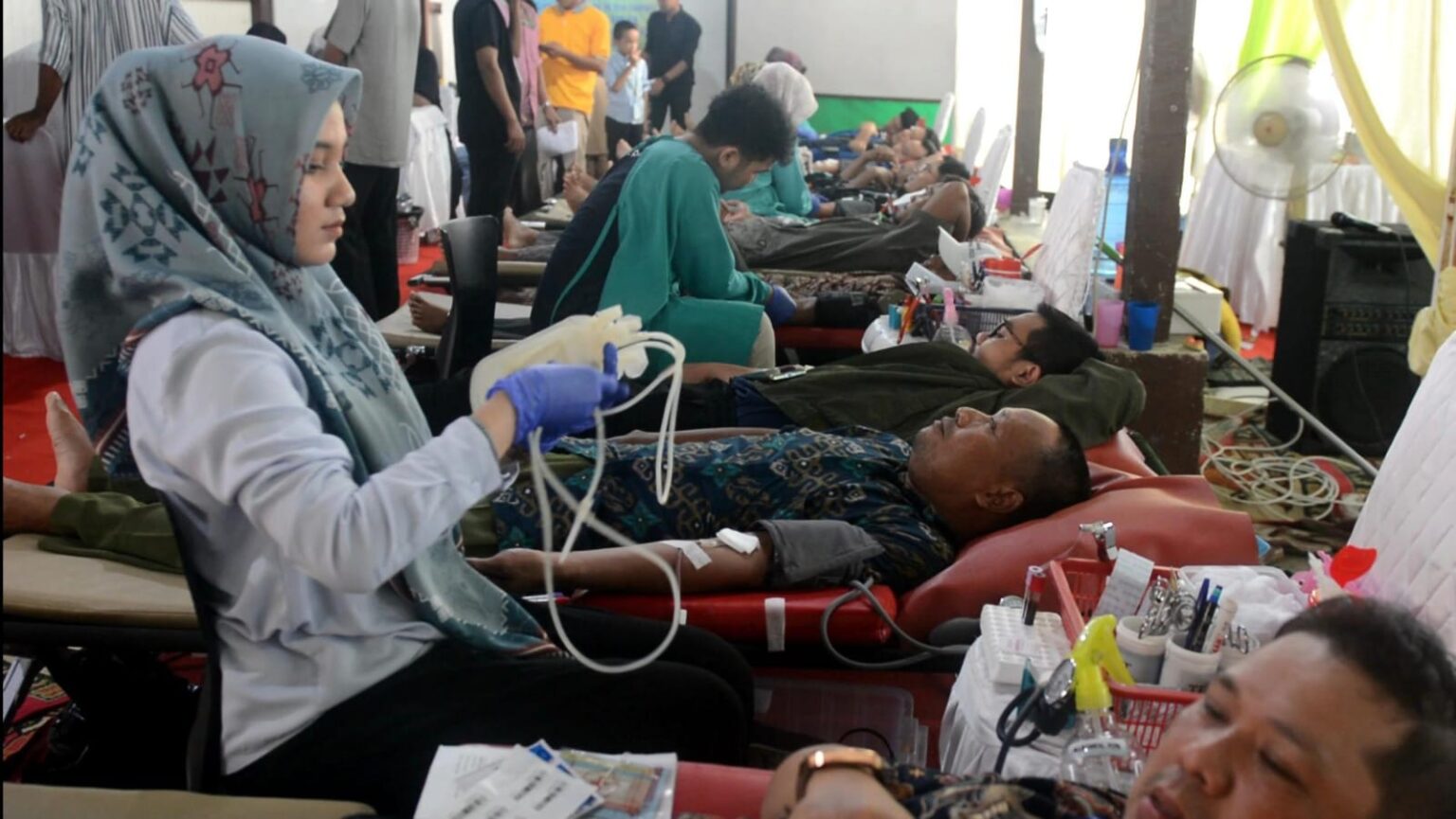 Donor darah massal di Jalsah salanah Padang