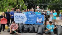 Sambut sunrise pertama 2024, Komunitas Clean The City Cilegon Bersihkan Landmark dan Alun-alun kota