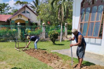 Wikari Amal atau gotong royong yang rutin dilakukan setiap hari Jumat.