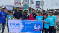 Pertama Kali Lakukan Aksi, Relawan Clean The City Sanggau Sapu Bersih Sampah Malam Tahun Baru