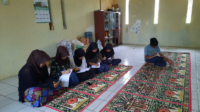 Anak-Anak Ahmadi Cimayang Bogor Diajarkan Menulis Praktis, Latih Kemampuan Literasi
