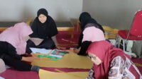 Tingkatkan Skill Muslimah, Lajnah Imaillah Kemang Adakan Pelatihan Menjahit