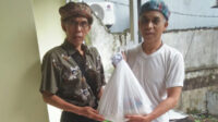 Jumat Berkah, Jemaat Ahmadiyah Cianjur Bagikan Ratusan Paket Sembako di Ramadhan