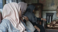 Bentuk Kepedulian, Lajnah Imaillah Karawang Sambangi Sesepuh Muslimah Ahmadiyah Setempat