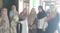 Lajnah Imaillah Cilegon Salurkan Paket Sembako ke Warga, Lansia Jadi Prioritas