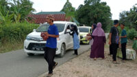 Warga Ahmadiyah Tetesingi Sultra Bagikan Takjil, Mubaligh Dorong Raih Berkah Ramadhan