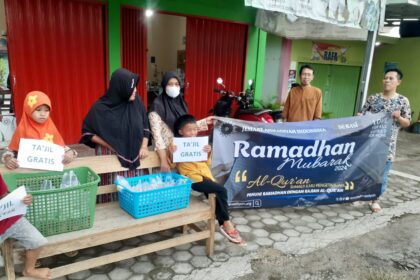 Jemaat Ahmadiyah Talangpadang Lampung Semarakkan Ramadhan dengan Berbagi Takjil