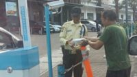 Jemaat Ahmadiyah Pagedangan Berbagi Takjil Gratis dalam Ramadhan 1445 H