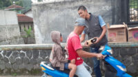 Tingkatkan Rabtah dan Kepedulian Sosial, Warga Ahmadiyah Kersamaju Bagi Takjil Gratis