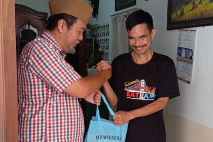 Jemaat Ahmadiyah Sindangbarang sukseskan program serasi dan bantu warga dengan menyalurkan ratusan paket sembako.