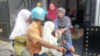 Jemaat Ahmadiyah Gresik Ramaikan Ramadhan 1445 H dengan Bagi Takjil Gratis