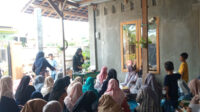 Praktik Membuat Eco Enzyme Ramaikan Pertemuan Lajnah Imaillah Jatim di Masjid Baru Ahmadiyah Bangil