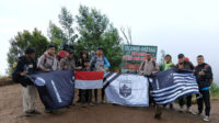 Belasan Pendaki di Jateng Naik Gunung Prau dalam Rangka Peringati Hari Khilafat