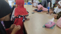 Bangun Komunikasi dan Kreativitas, Anak-Anak Ahmadi Sukabumi Ikut Kegiatan Meronce
