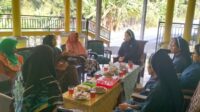 Mubaligh Jemaat Ahmadiyah Piyungan Hadiahi Buku Khalifatul Masih ke Biarawati Katolik