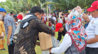 Jemaat Ahmadiyah Tanjung Medan Bergerak Bersihkan Sampah Usai Upacara Bendera