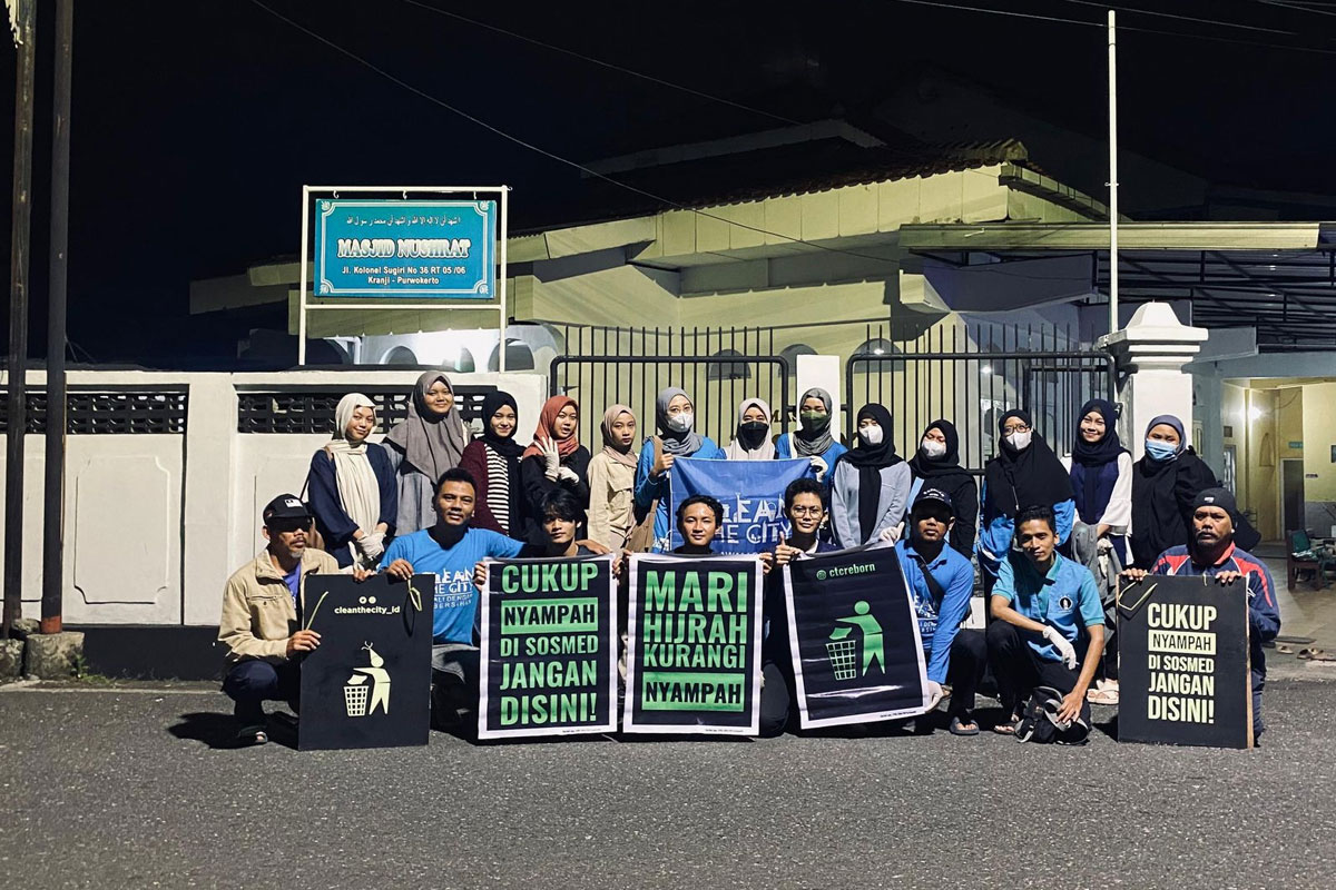 Pungut Sampah, Clean The City Banyumas Raya Ikut SukseskanFestival Kenthongan 2024