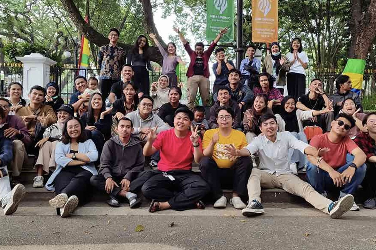 khuddam mengikuti kegiatan Temu Keberagaman yang diadakan oleh Youth Interfaith Peacemaker Community (YIPC) di Lembang