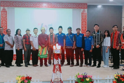 Relawan Rompi Biru Clean the City Sintang Hadiri Perayaan HUT RRI