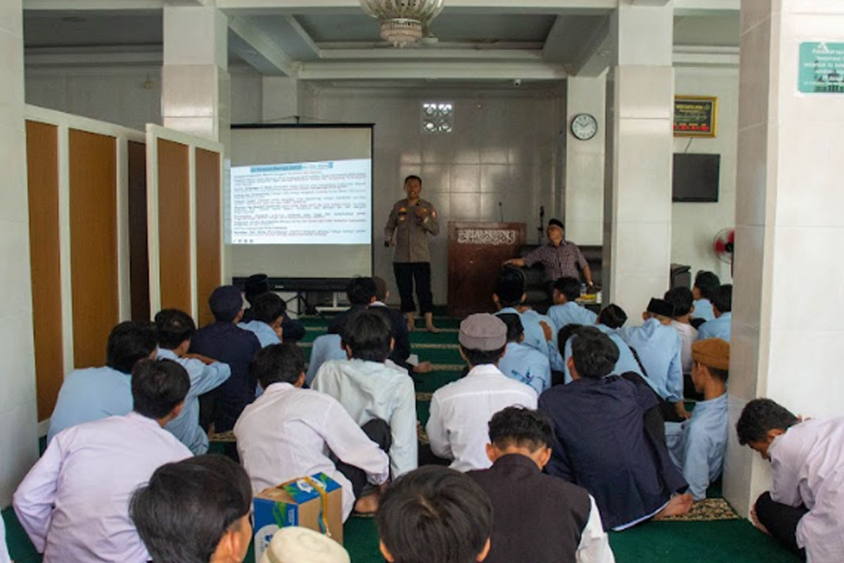 AMLA Gelar Edukasi Pencegahan Bullying ke Ratusan Siswa Arif Rahman Hakim Boarding School