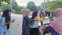 Bagikan Makanan Gratis, Lajnah Imaillah Tanjung Medan Pererat Tali Silaturahmi