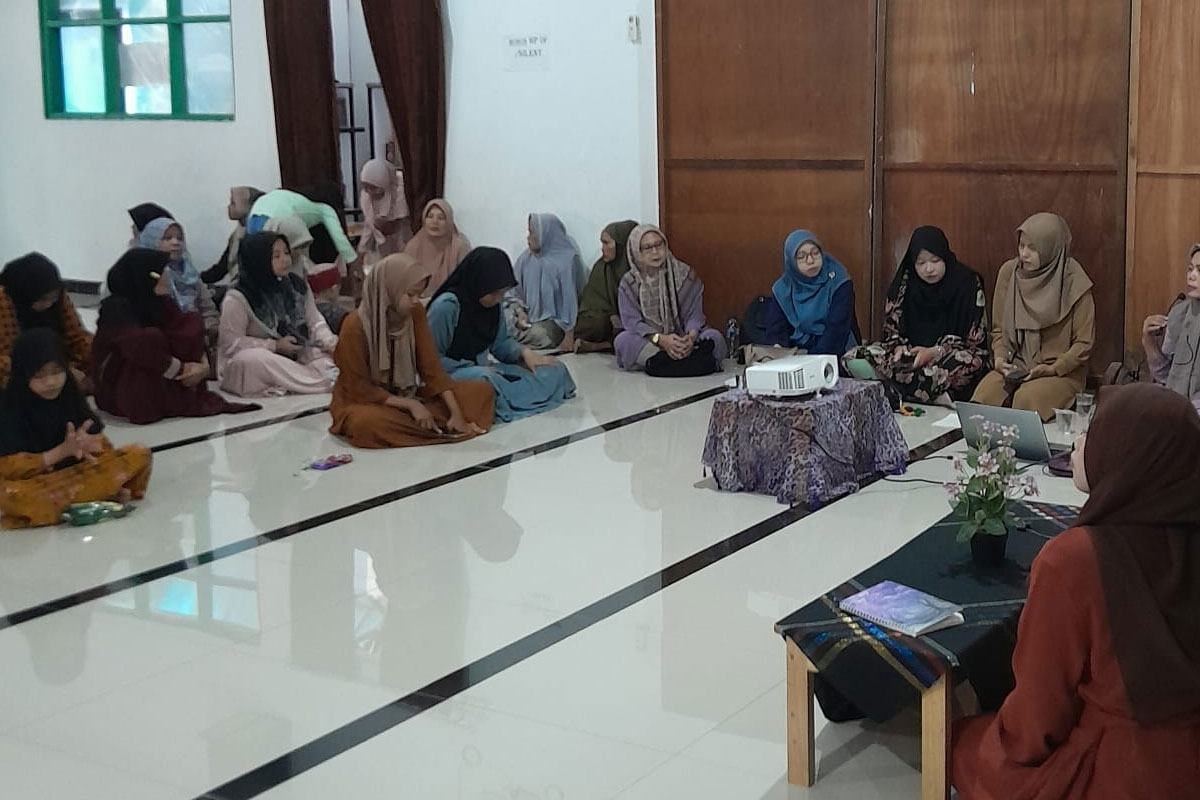 Lajnah Imaillah Panunggangan Pusat sukses menggelar acara pertemuan rutin bulanan atau muawanah yang dihadiri oleh 56 orang anggota