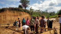 Menanti  Belasan Tahun, Anggota Jemaat Ahmadiyah Tetesingi Mulai Pembangunan Masjid Diawali Peletakkan Batu Pertama