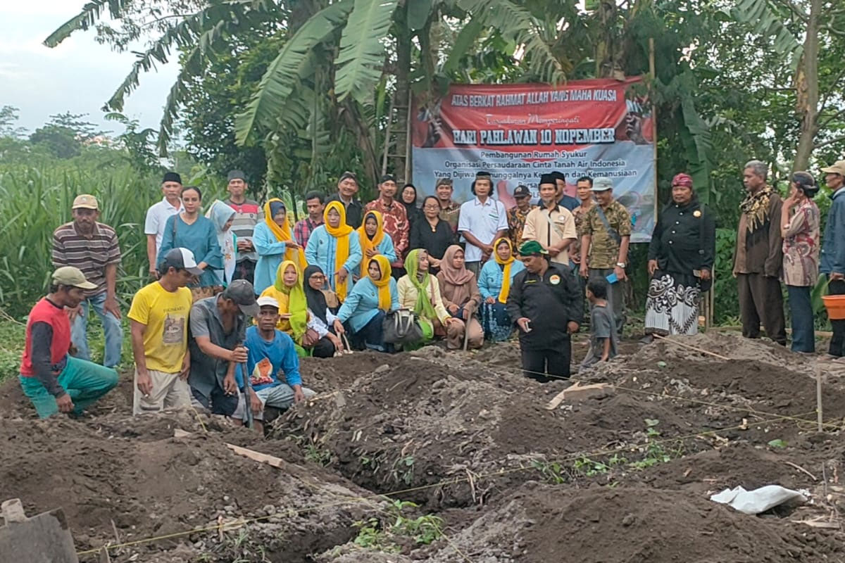 Ketua Jemaat Ahmadiyah Kediri Turut Serta dalam Peletakan Batu Pertama Pembangunan Rumah Syukur PCTAI