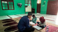 Isi Liburan Akhir Tahun, Anak-Anak Ahmadi Karawang  Mengaji dan Belajar Bahasa Urdu
