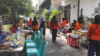 Bantu Cegah Stunting, Lajnah Imaillah Surabaya Berbagi 50 Paket Susu Dan Pizza Mini di Posyandu Melati