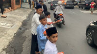 Tanamkan Kepedulian Sosial Sejak Dini, Pemuda Ahmadiyah Tasikmalaya  Bagi-Bagi Takjil Gratis